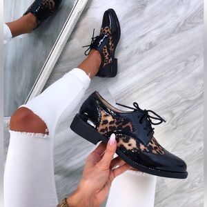 NEW!!Franco Sarto Charles
Leopard Print Derby in Black. Size 8